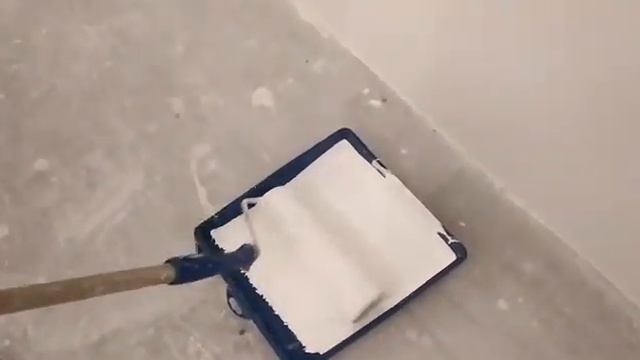 Покраска потолка водоэмульсионной краской своими руками – снято на видео смотреть онлайн