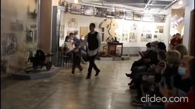 Дефиле в немецких костюмах, проведенное в рамках фестиваля смотреть онлайн