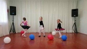 Танцевальная разминка для малышей «Раз, два, три»