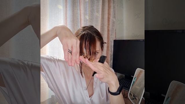 КАК ПОДСТРИЧЬ ЧЁЛКУ САМОЙ СЕБЕ/ Стригу чёлку самостоятельно смотреть онлайн