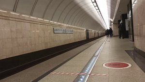 Метро Москвы|Станция Трубная прибытие и отправление поезда метро 81-717 "Номерной"