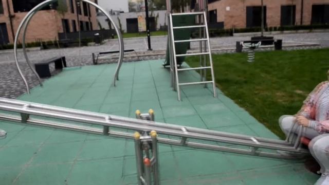 Усатые мутанты на детской площадке смотреть онлайн