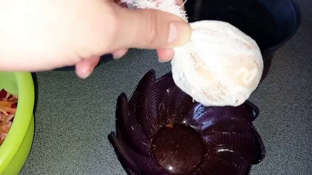 Мраморные яйца. Простой способ окраски пасхальных яиц.