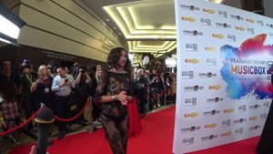 Голая Ольга Бузова на премии MUSICBOX 2017 ( за кадром )