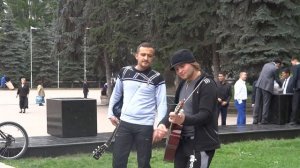 Ребята классно поют "я солдат"