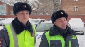 Иркутские инспекторы ДПС доставили в больницу задыхающегося младенца