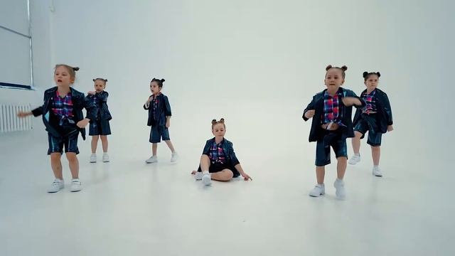 dance studio Резонанс- Рассеянный с улицы Бассейной смотреть онлайн