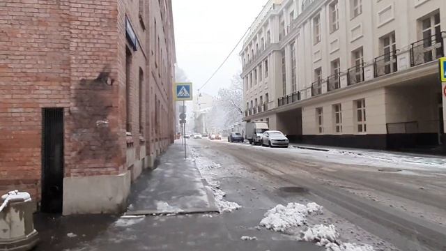 Москва.  Прогулка  по Милютинскому переулку