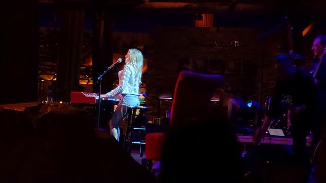 Debbie Gibson - Out of the Blue 6/10/22 Mohegan Sun Wolf Den смотреть онлайн