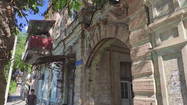 Астрахань от барокко до барака: ул. Набережная 1 мая нечетная сторона часть_3 смотреть онлайн