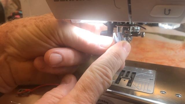Replace the Needle Threader on your Bernina Jeff shows how easy it is the change it out. смотреть онлайн