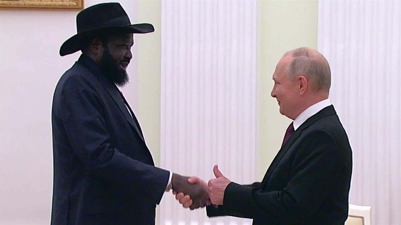 Сотрудничество России и Южного Судана обсудили Владимир Путин и Салва Киир