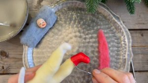 Надеваем валенки на ватную игрушку