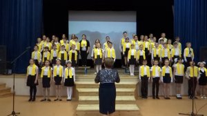 Песня Люди, помните! Исполняет  хор Угутской СОШ