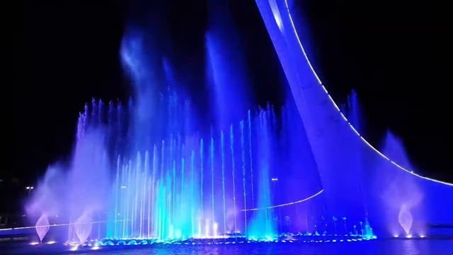 Расписание фонтанов в олимпийском парке 2024. Фонтан в Адлере Олимпийский. Театр фонтанов в Олимпийском парке. Сочи площадь фонтана.