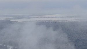 БПЛА следит  за парапланеристом в облаках . Полёты на параплане видео