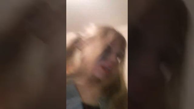 Первая часть с макияжем Харли Квинн она сделала она сделала макияж в виде Харли Квинн и начала сним смотреть онлайн