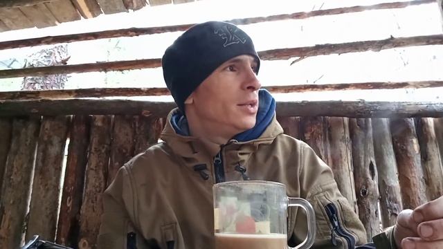 Изба растёт! Делаю сруб топором и ножовкой. Лесная баня чистит душу. Мир, труд, май! смотреть онлайн