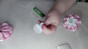 Канзаши. Резинки для волос из 5 см ленты. Мастер класс.