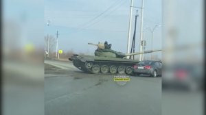 Танк врезался в легковушку. Это Тагил