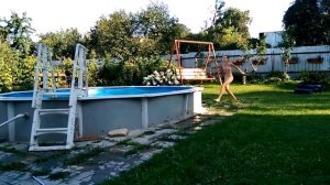 КАК ПРАВИЛЬНО ПРЫГАТЬ В БАССЕЙН!!!