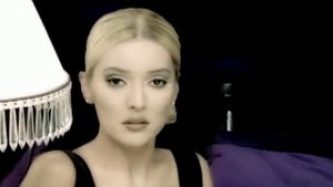 Demet Akalın - Seven Kızın Romanı