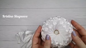 Пышный бант из атласных лент. МК