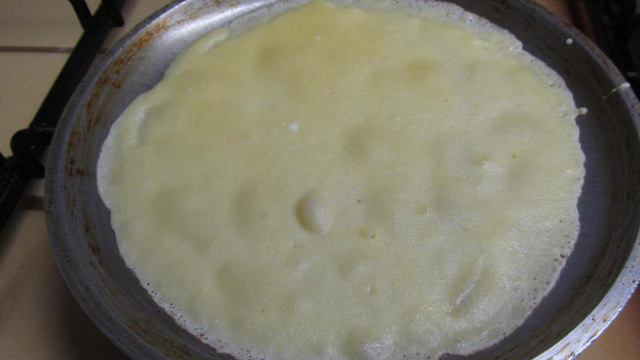 Блины с начинкой из сливок и банана