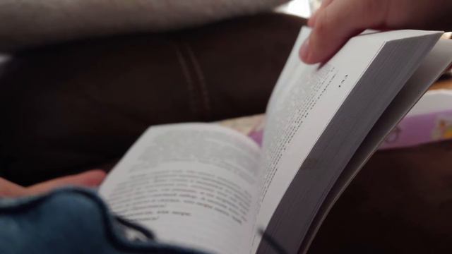 24 ЧАСА ЧТЕНИЯ | ПОВЕЛИТЕЛЬ МУХ, ЛИНДГРЕН И ЖЕНСКОЕ ОБРАЗОВАНИЕ смотреть онлайн