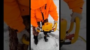 Электроледобур Jiffy в работе