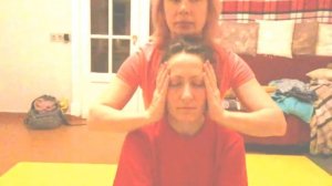 Тайский массаж шеи и головы в положении сидя