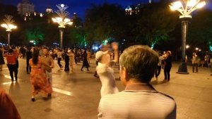 Китайский дед жгёт не по детски.