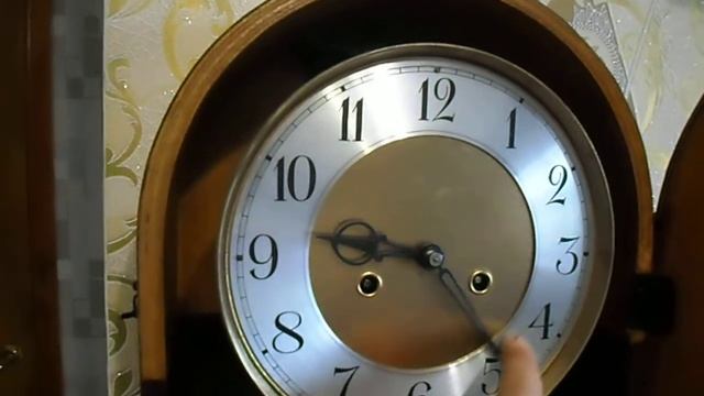 Часы настенные Янтарь с боем. СССР смотреть онлайн