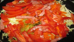 Жареная капуста по-баварски с солеными огурчиками