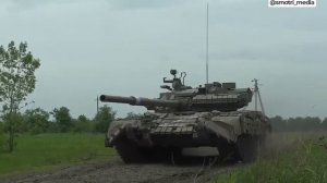 Боевая работа экипажей танков Т-80БВ и бронетранспортёров БТР-82А морской пехоты.