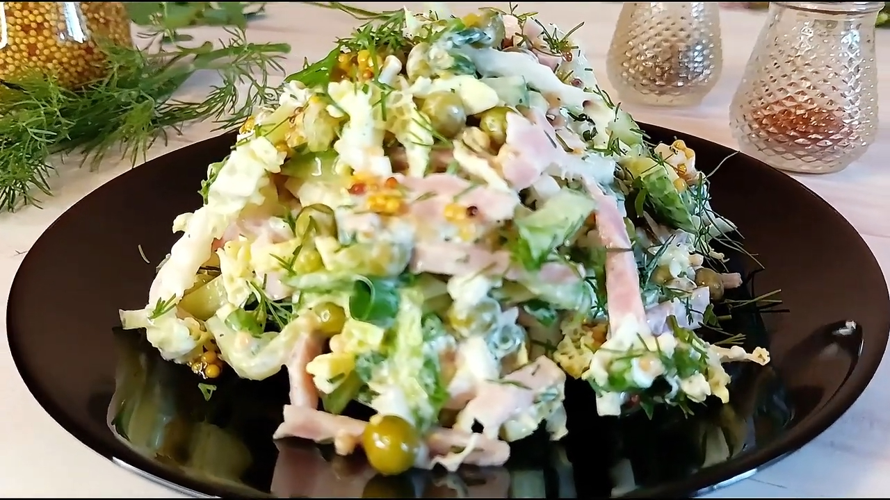 Беру БАНКУ ГОРОШКА, капусту и готовлю гениальный салат! Вкусный рецепт из простых продуктов!