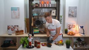 Летний соус сальса с томатами в томатном соусе