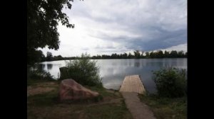 Участок в дачном поселке рядом с озером. 50 км от Москвы