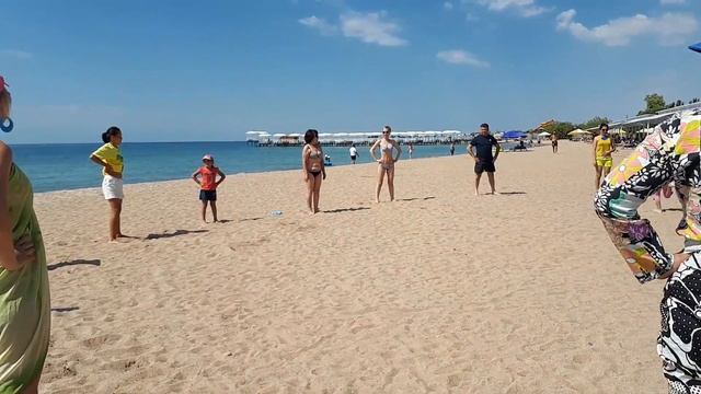 Зарядка на пляже смотреть онлайн