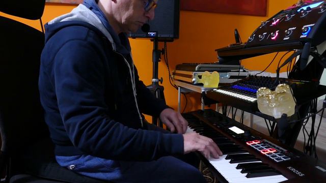 PLAYING WITH 1 SOUND, Just To Get An Idea What A KORG KROSS 2 Can Sound Like (Just Ignore Mistakes) смотреть онлайн