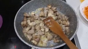 Плов из свинины на сковороде.