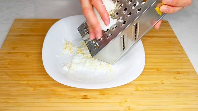 САЛАТ -  КОКТЕЙЛЬ с колбасой и сыром!