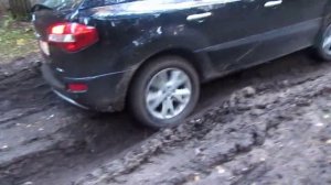 рено колеус в грязи
