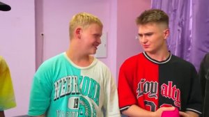ДЕВЧОНКИ В КАМПУСЕ НЕ УМЕЮТ ЦЕЛОВАТЬСЯ? ГЛУБЫЕ СПЛЕТНИ ПАЦАНОВ