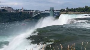 Почему в Ниагарском водопаде вода зеленая?