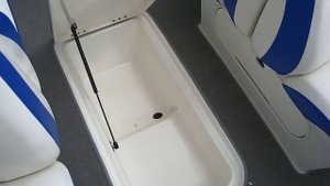 Bayliner 652 inside