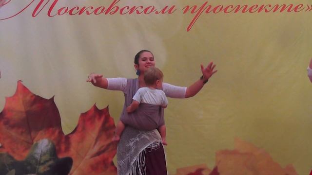 танцы с детьми в слингах день слингомам воронеж