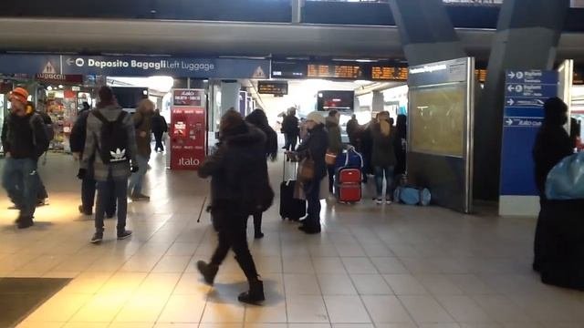 Вокзал Неаполя - Napoli Centrale.