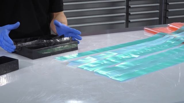 Making Complex Carbon Fibre Tubes Using a Split-Mould смотреть онлайн