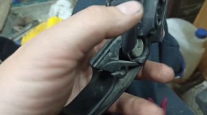 Выскакивает трос открытия капота из ручки в салоне на Форд Гэлакси. Трос капота Форд Гелакси.